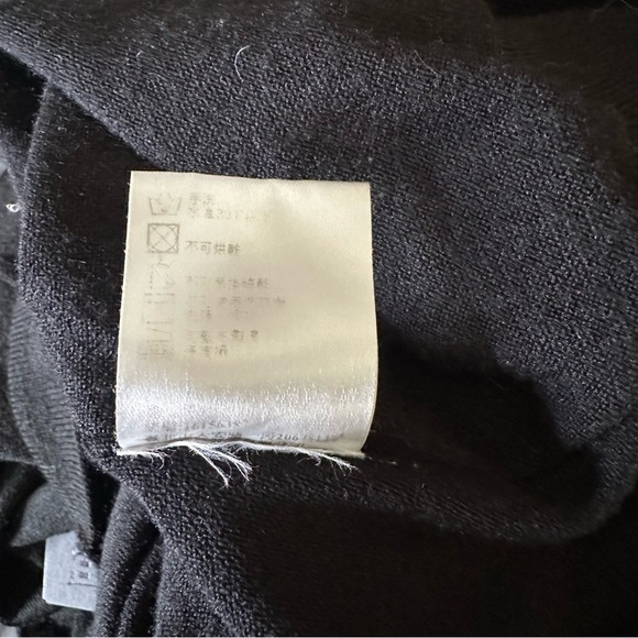 Huang Shu Chi Sweater Top - Open Back - Picture 12 of 14